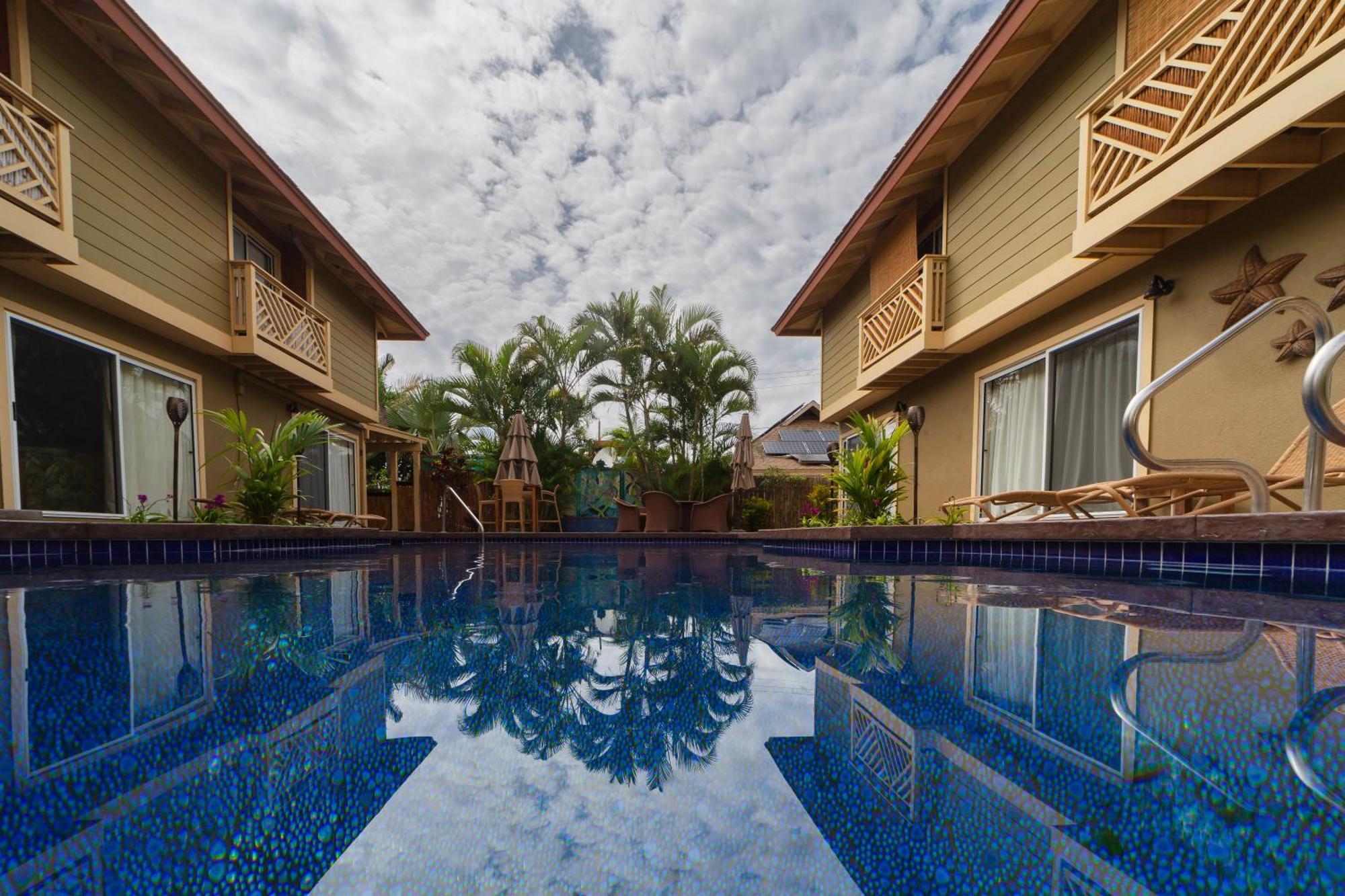 Plumeria Suite, 2-Bedrooms, Sleeps 6, Pool & Bbq, Pre-Renovation Summer Sale Kihei Eksteriør bilde