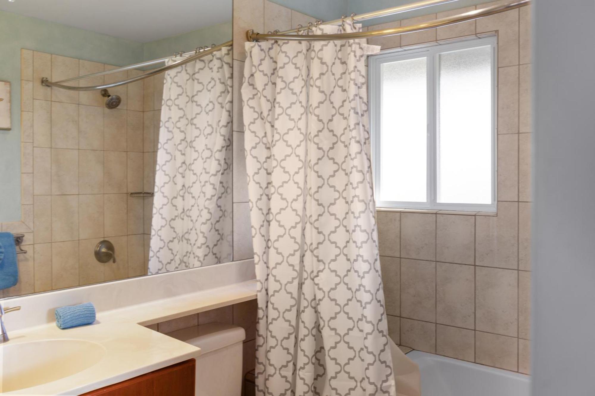 Plumeria Suite, 2-Bedrooms, Sleeps 6, Pool & Bbq, Pre-Renovation Summer Sale Kihei Eksteriør bilde